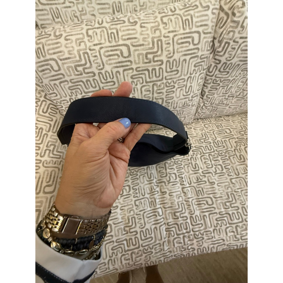 Vince Camuto Inez Hobo Bag One Size Navy Silver Chain Detail, New only stored. - Picture 6 of 16